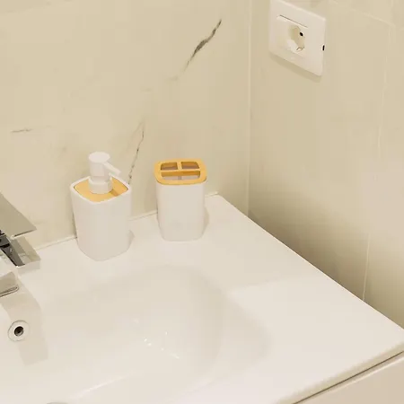 Apartament Centrale-nel Cuore Di Bari- A 5min Dalla Stazione-mucciaccia Design *