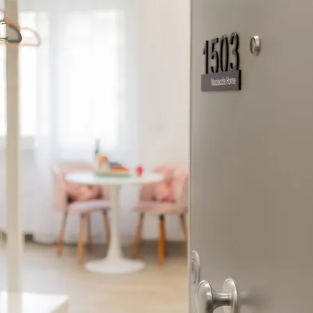 Centrale-nel Cuore Di Bari- A 5min Dalla Stazione-mucciaccia Design Apartamento *