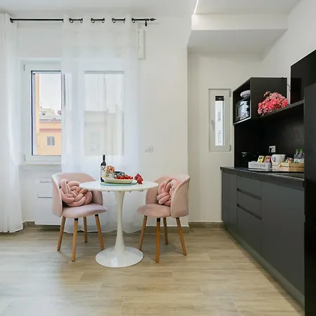 Centrale-nel Cuore Di Bari- A 5min Dalla Stazione-mucciaccia Design