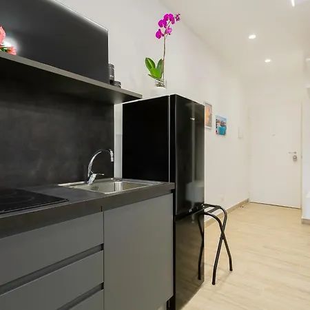 Centrale-nel Cuore Di Bari- A 5min Dalla Stazione-mucciaccia Design Bari