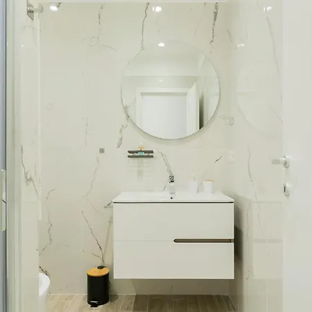 Centrale-nel Cuore Di Bari- A 5min Dalla Stazione-mucciaccia Design Apartment *