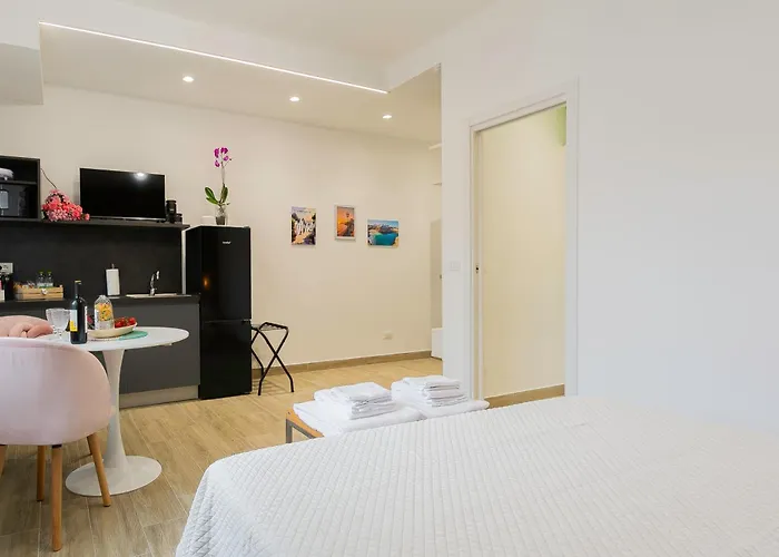 Apartment Centrale-nel Cuore Di Bari- A 5min Dalla Stazione-mucciaccia Design Bari