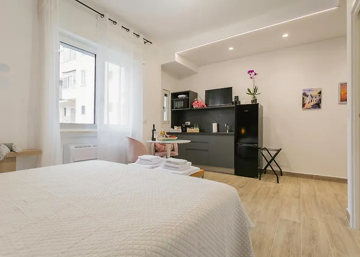 Centrale-nel Cuore Di Bari- A 5min Dalla Stazione-mucciaccia Design Бари